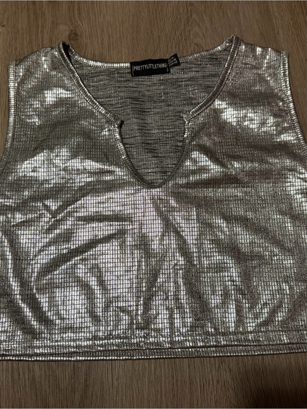 PRETTYLITTLETHING Silver Metallic V-Neck Cropped Tank